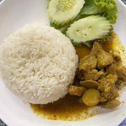 ข้าวราดเครื่องแกงกระดูกหมูอ่อน