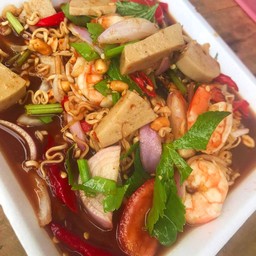 ยำรวมน้ำปลาร้า(เส้นมาม่า)