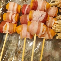 สามชั้นพันลูกชิ้นหนังกรอบ