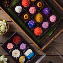 ขนมไทยคละชนิด แบบสุ่ม 12 ชิ้น