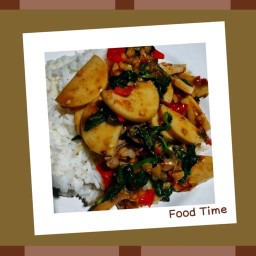 กะเพราหมูสับหมูยอราดข้าว