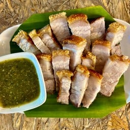 หมูกรอบ+น้ำจิ้มซีฟู๊ด