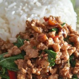หมูสับ ผัดโหระพา ราดข้าว