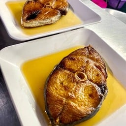 ปลาอินทรีย์ทอดน้ำปลา