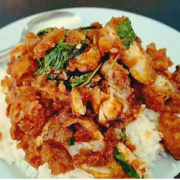 ข้าวกระเพราไก่ทอด