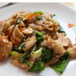 ข้าวกะเพราไข่เจียว ซอยลับ สารภี