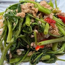 ผัดผักบุ้งไฟแดงหมูสับ