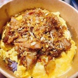 ข้าวไข่ข้นหมูกระเทียม