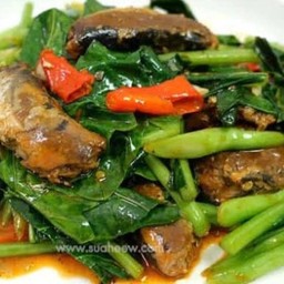 ข้าวคะน้าปลากระป๋อง