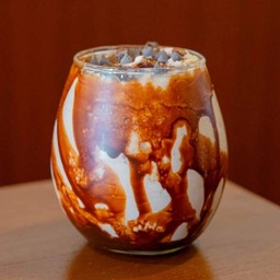 Chocolate Peanut Butter Frappe ช็อกโกแลตเนยถั่วนมสดปั่น (recommended)