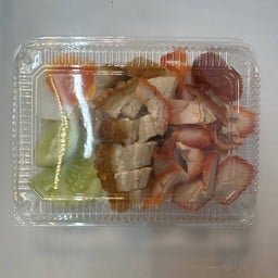 ข้าวหมูแดง หมูกรอบ บะหมี่ เจ้อ้วน ตลาดทศกัณฐ์