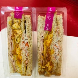 แซนวิส ไก่หยอง ปูอัด น้ำสลัด