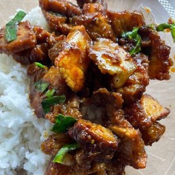 ผัดพริกแกงหมูกรอบ อันนี้ก็อร่อยจ้า