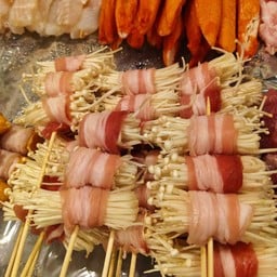 สามชั้นพันเห็ดเข็มทอง