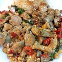 กระเพราเครื่องในไก่