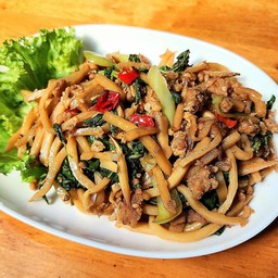 กะเพราหน่อไม้สดหมูสับ ปลอดสาร (กับข้าว)