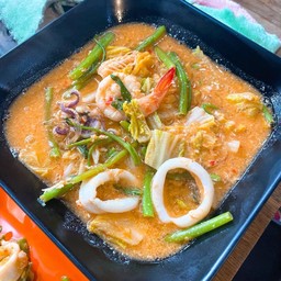 สุกกี้น้ำ กุ้ง หมึก หมู