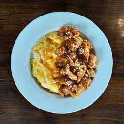 ข้าวไก่กรอบซอส BBQ +ไข่ข้น2ฟอง