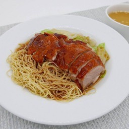บะหมี่แห้ง หน้าบาร์บีคิว
