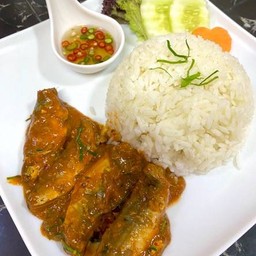พริกแกง ปลากระป๋อง ราดข้าว