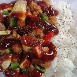 ข้าวไก่ทอดราดซอสบาร์บีคิว