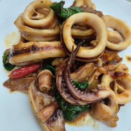 กระเพราหมึก (กับข้าว)