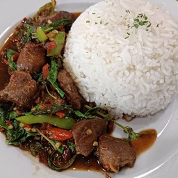 ข้าวราดกะเพราหมูตุ๋น