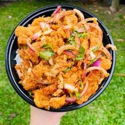 Mu Pork หมูกรอบ x ข้าวไก่แซ่บ