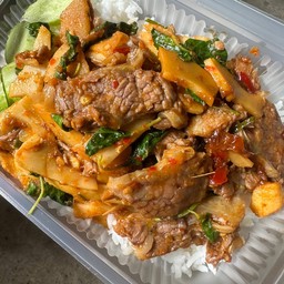 พริกแกงเนื้อเปื่อยราดข้าว