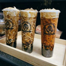 ชานมสิงโตไข่มุกวิปครีมพ่นไฟ 2 แก้วXL+ชาไทยไข่มุกวิปครีมพ่นไฟ 1 แก้วXL