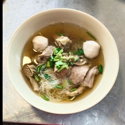 ก๋วยเตี๋ยวหมูนํ้าใสพิเศษ