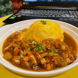 แกงกะหรี่ไก่กรอบ + ไข่ข้น