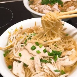 ก๋วยเตี๋ยว เฝอลาวเวียนจันทร์