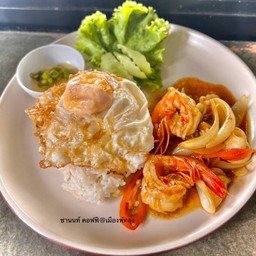 ข้าวผัดพริกทะเล