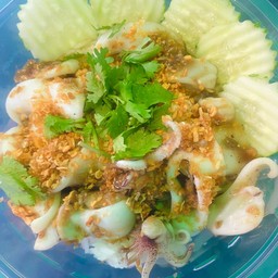 ข้าวปลาหมึกทอดกระเทียมพริกไทย