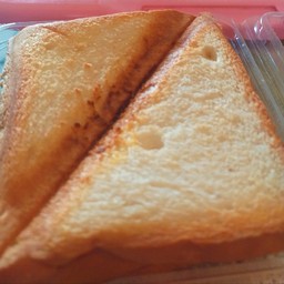 ขนมปังทาเนยนมข้นน้ำตาล