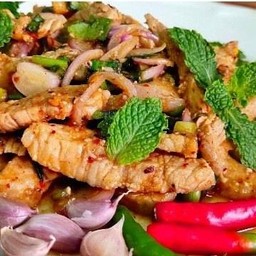 หมูน้ำตก