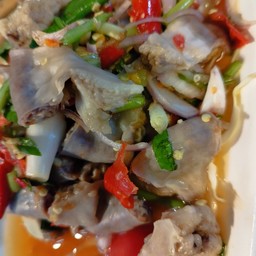 ยำไส้อ่อน หมู