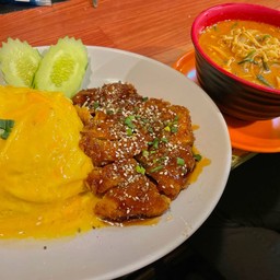 ข้าวไข่ข้น+ไก่กรอบซอสเกาหลี + ซุปต้มยำไข่