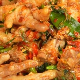 ขลุกขลิกขาไก่น้ำปลาร้า