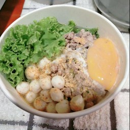 มาม่าไข่ บาโรนผับ