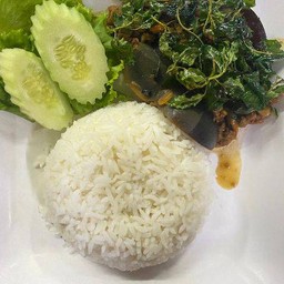 ข้าวกะเพราไข่เยี่ยวม้า
