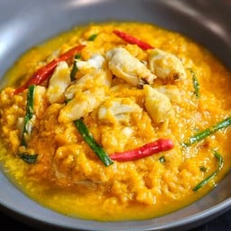 เนื้อปูก้อนผัดผงกะหรี่