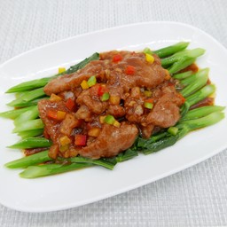เนื้อผัดคะน้าซอสสะเต๊ะ