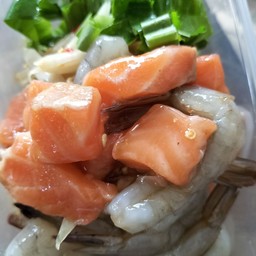 ตำแซลมอลกุ้งสด