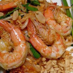 ผัดไทยกุ้งสด 10 ฟรี 1