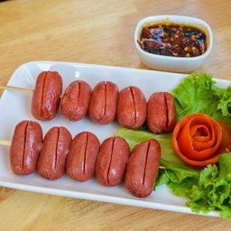 ไส้กรอกแดง 10 ไม้