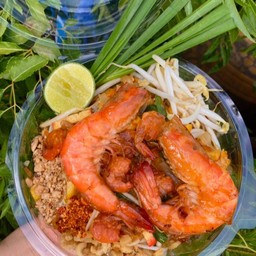ผัดไทยเส้นจันท์กุ้งสด