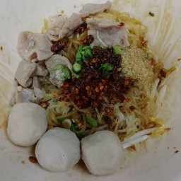 ก๋วยเตี๋ยวโกเด้ง เนื้อ หมู น้ำใส น้ำตก นายยอด ซอยเพชรเกษม 63 หลังวัดม่วง