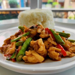 ข้าวผัดไก่กะปิภั่วฝักยาว